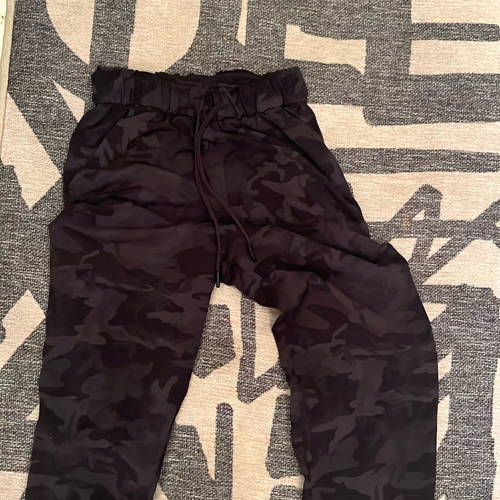 Camo Joggers LL